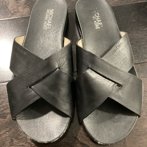 Micheal Kors Slides Size 7 Black - Picture 1 of 3